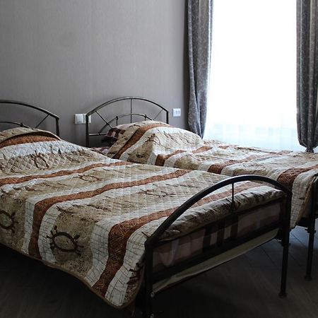 Guest House On Gia Abesadze Street Tbilisi Bagian luar foto
