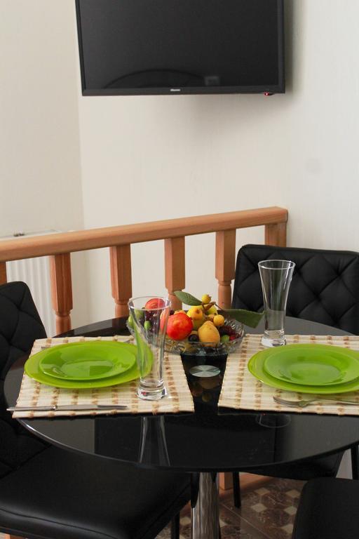 Guest House On Gia Abesadze Street Tbilisi Bagian luar foto