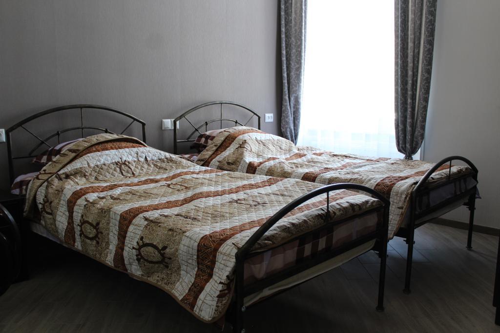 Guest House On Gia Abesadze Street Tbilisi Bagian luar foto